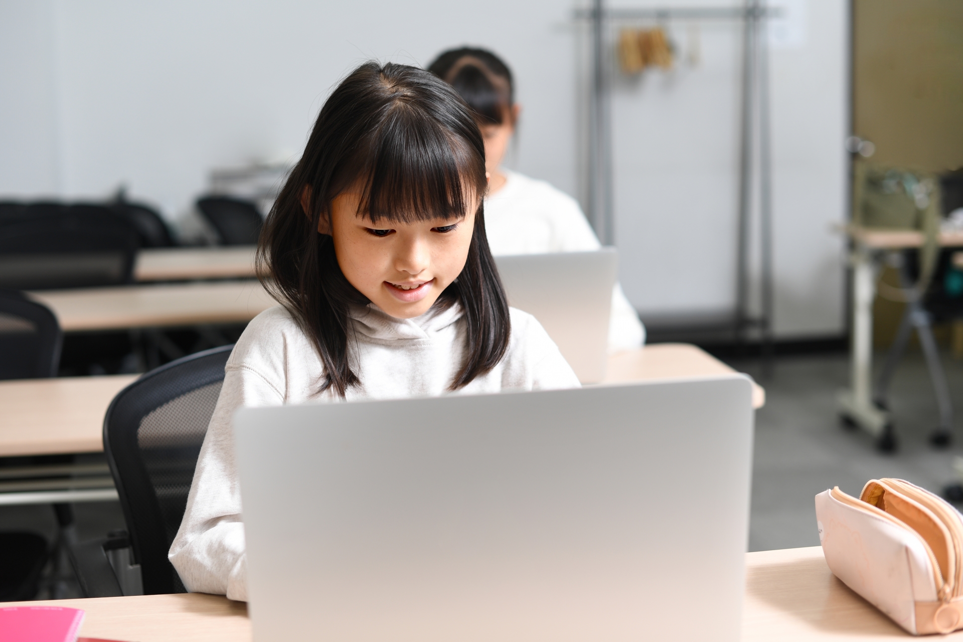 AIを活用する中学生